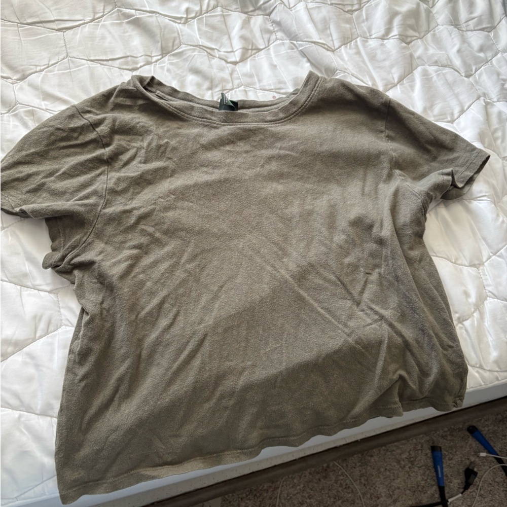 Cropped green shirt